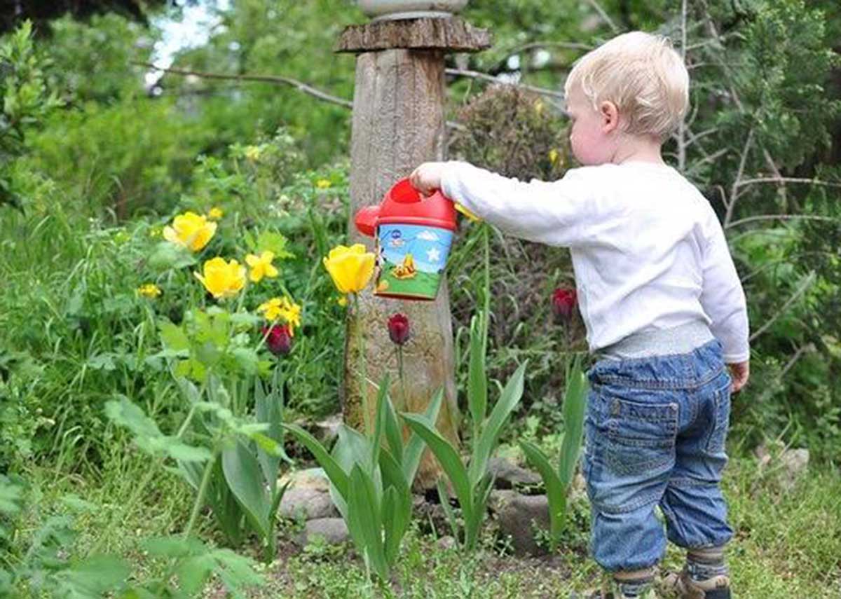Kids garden activities to keep them entertained during lockdown