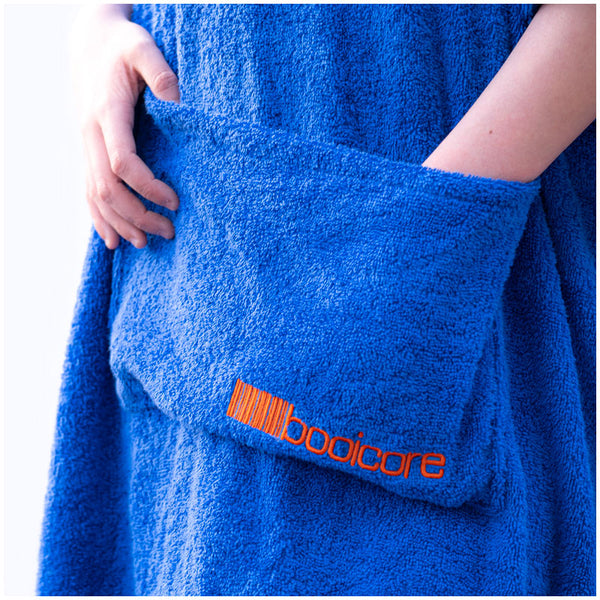 close up of the pocket of the booicore cotton towel robe for midi teen young adult petite